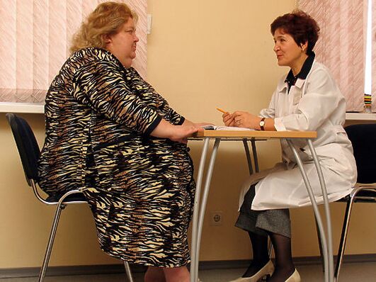 Lors de la consultation d'un phlébologue, un patient présentant des varices dues à l'obésité